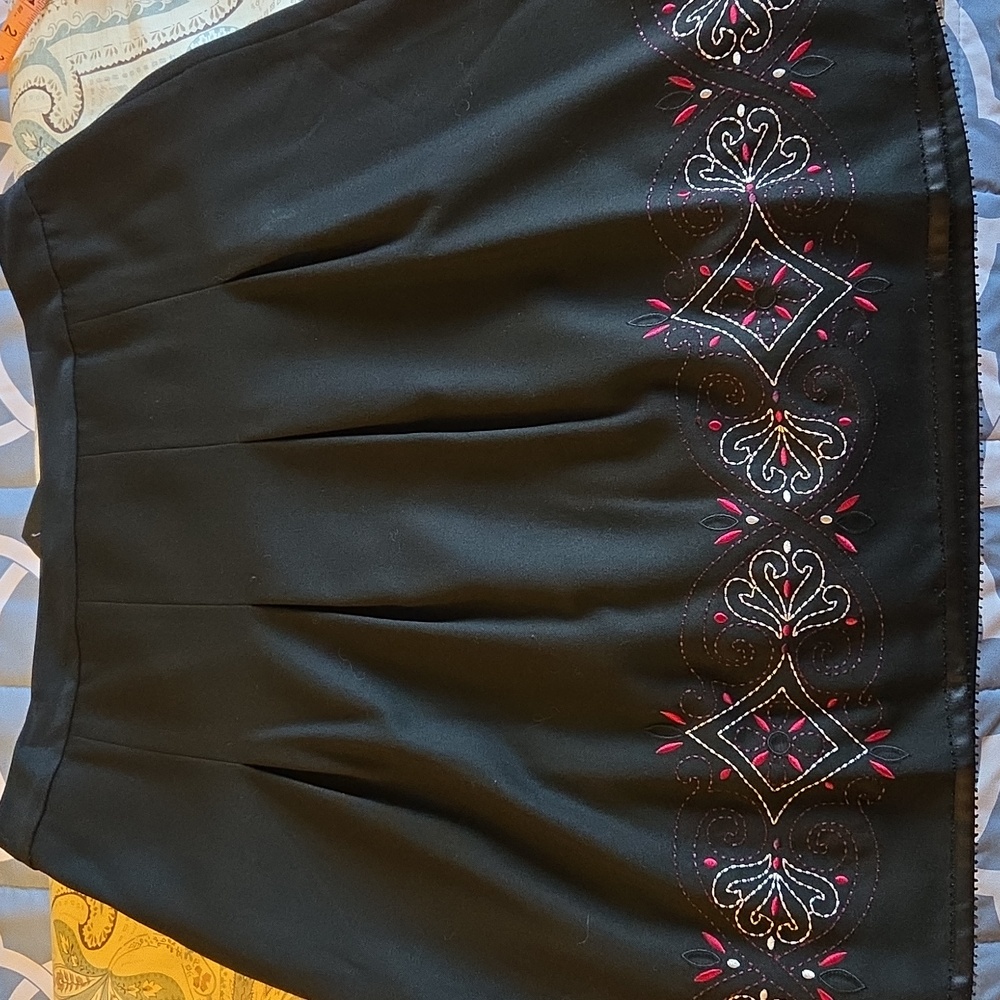 NWT LOFT Black Pencil Skirt with Embroidery Size 14